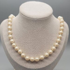 AVON Vintage Faux Pearl Necklace
